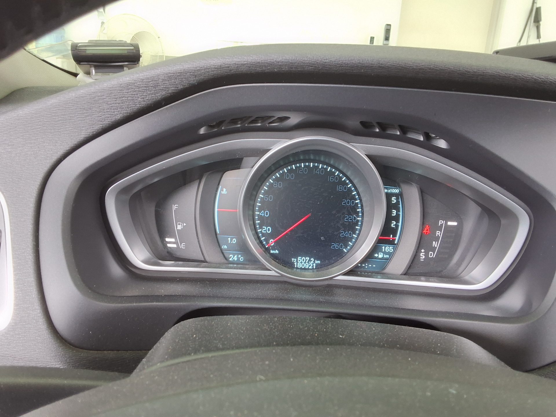 2014 - volvo v40
