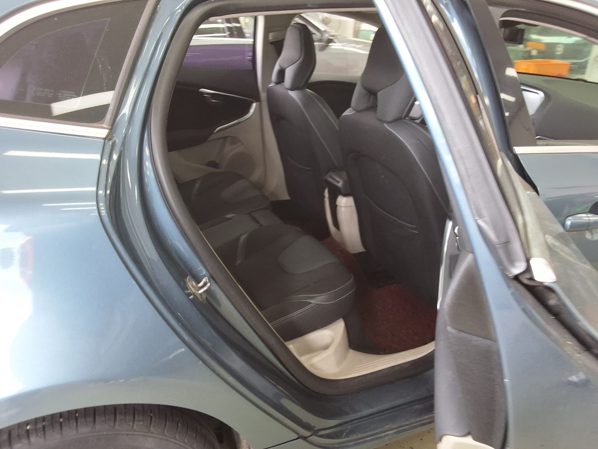 2014 - volvo v40