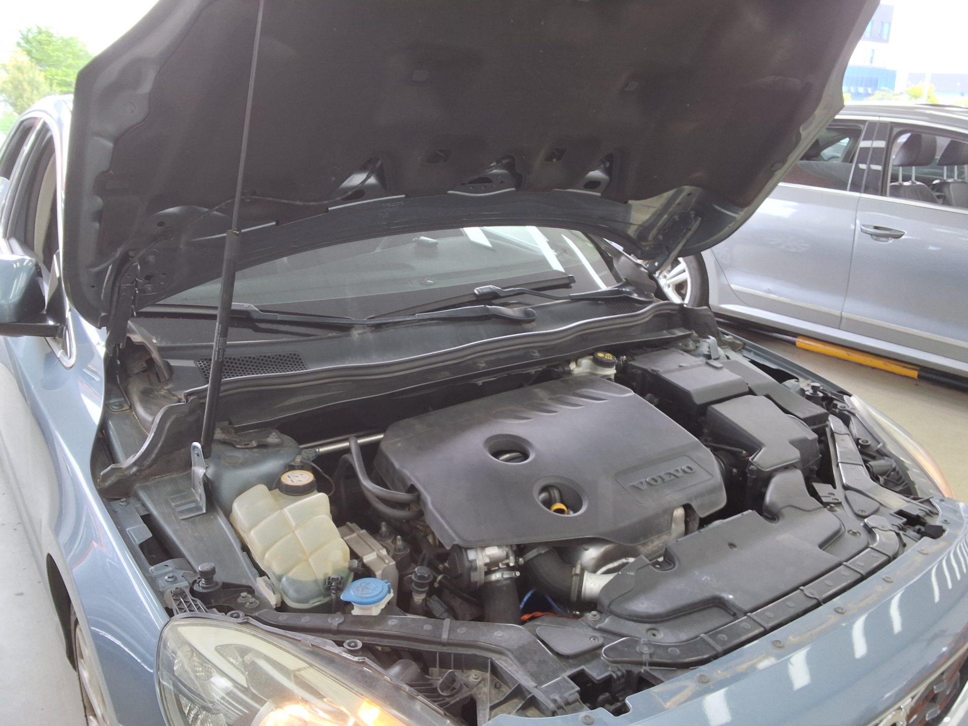 2014 - volvo v40