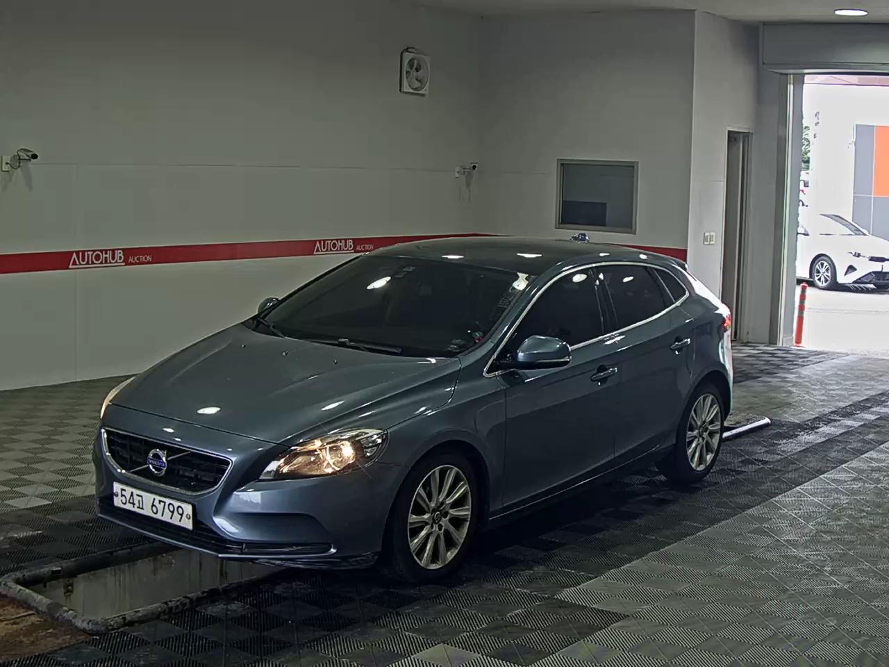 VOLVO V40 (2ND GEN) D2