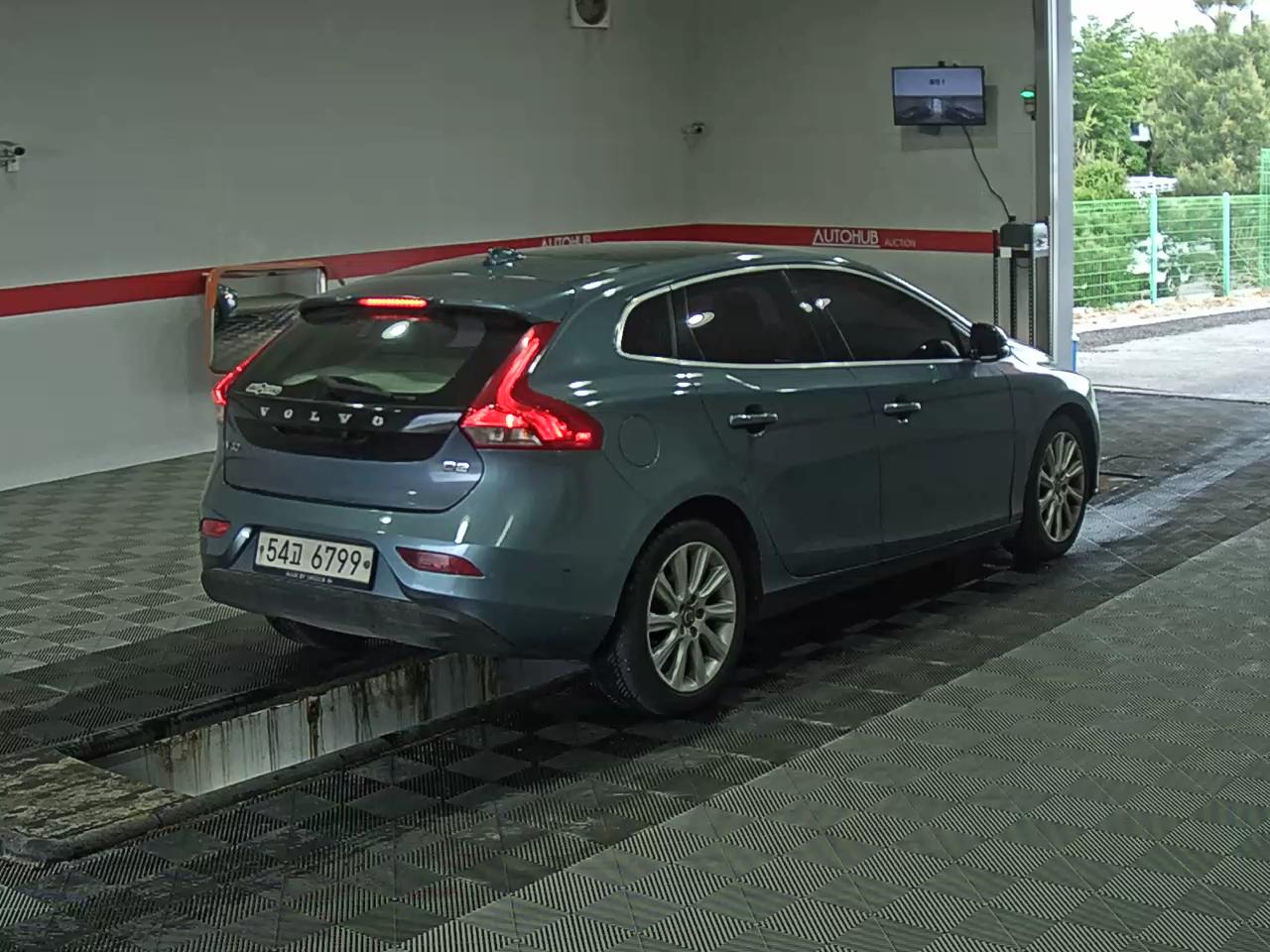 2014 - volvo v40