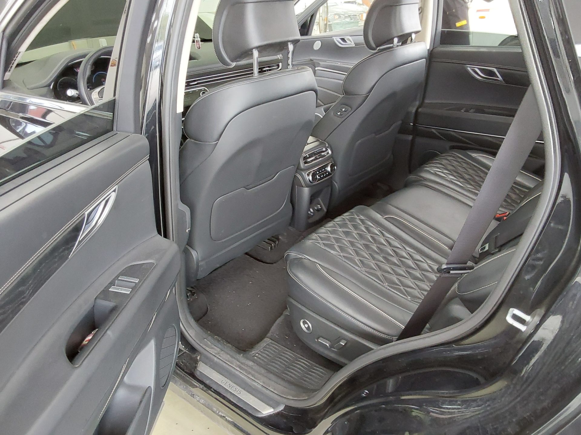 2021 - genesis gv80