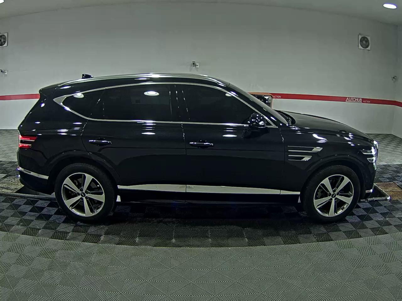 2021 - genesis gv80