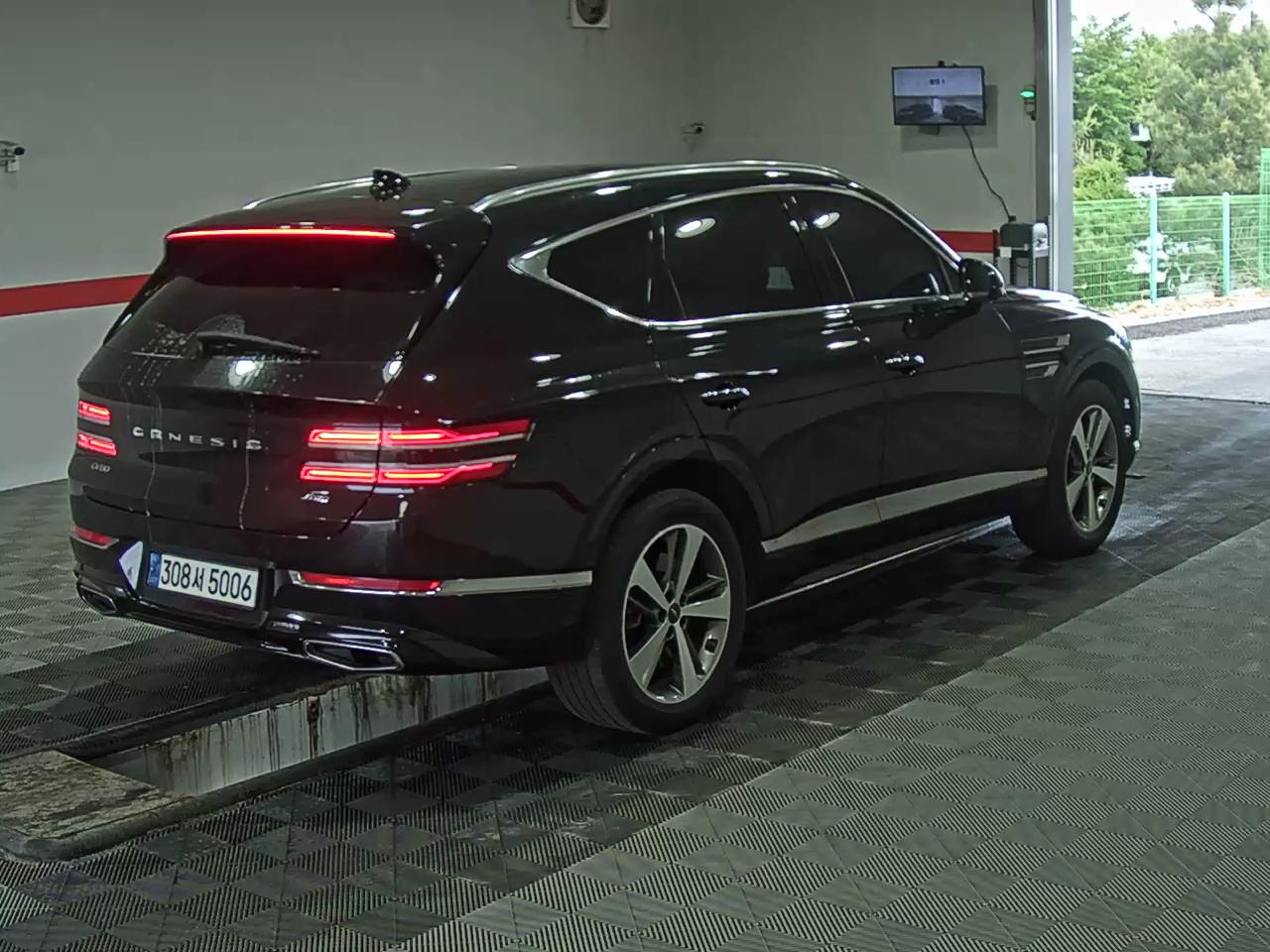 2021 - genesis gv80