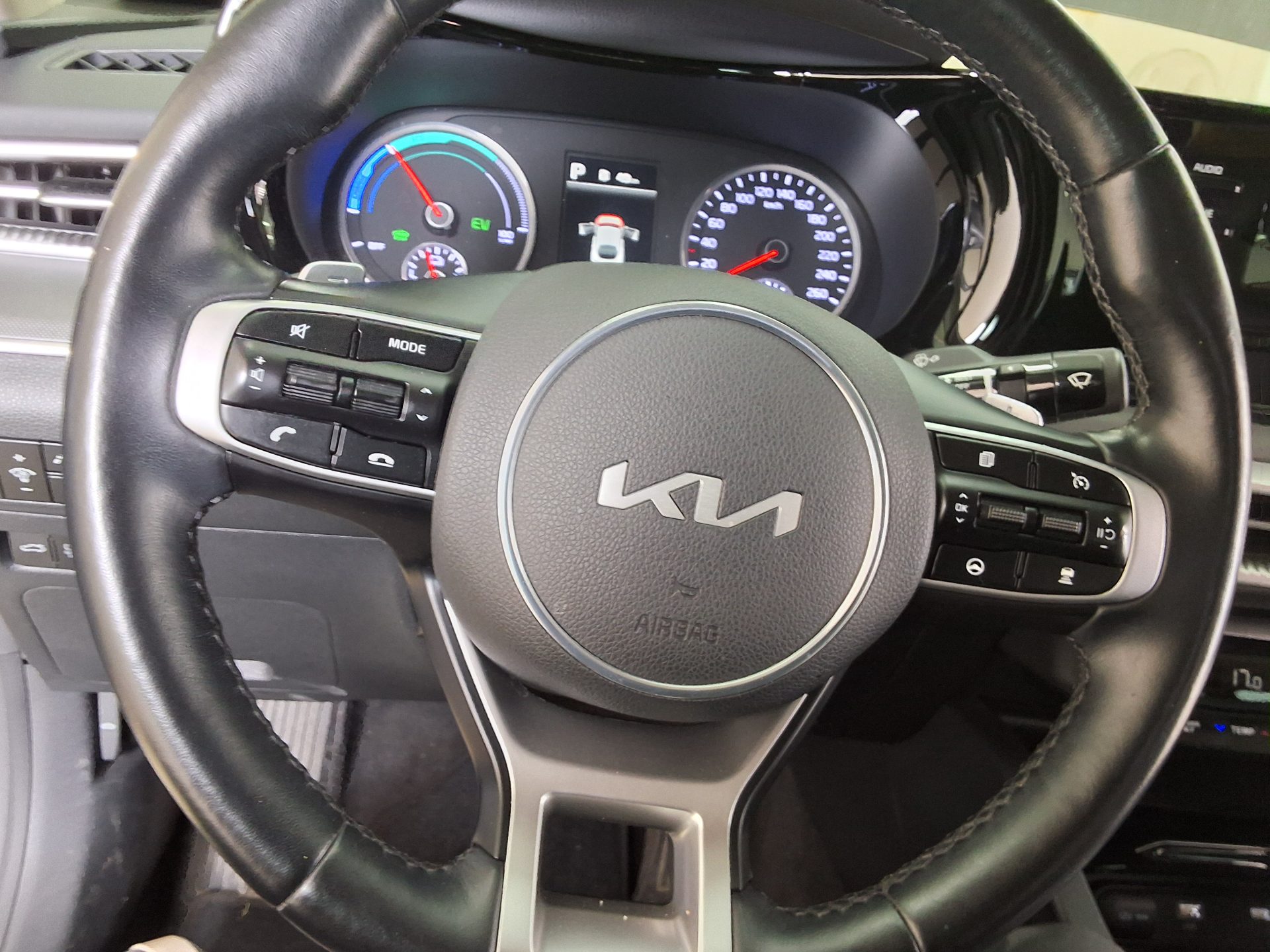 2022 - kia k5