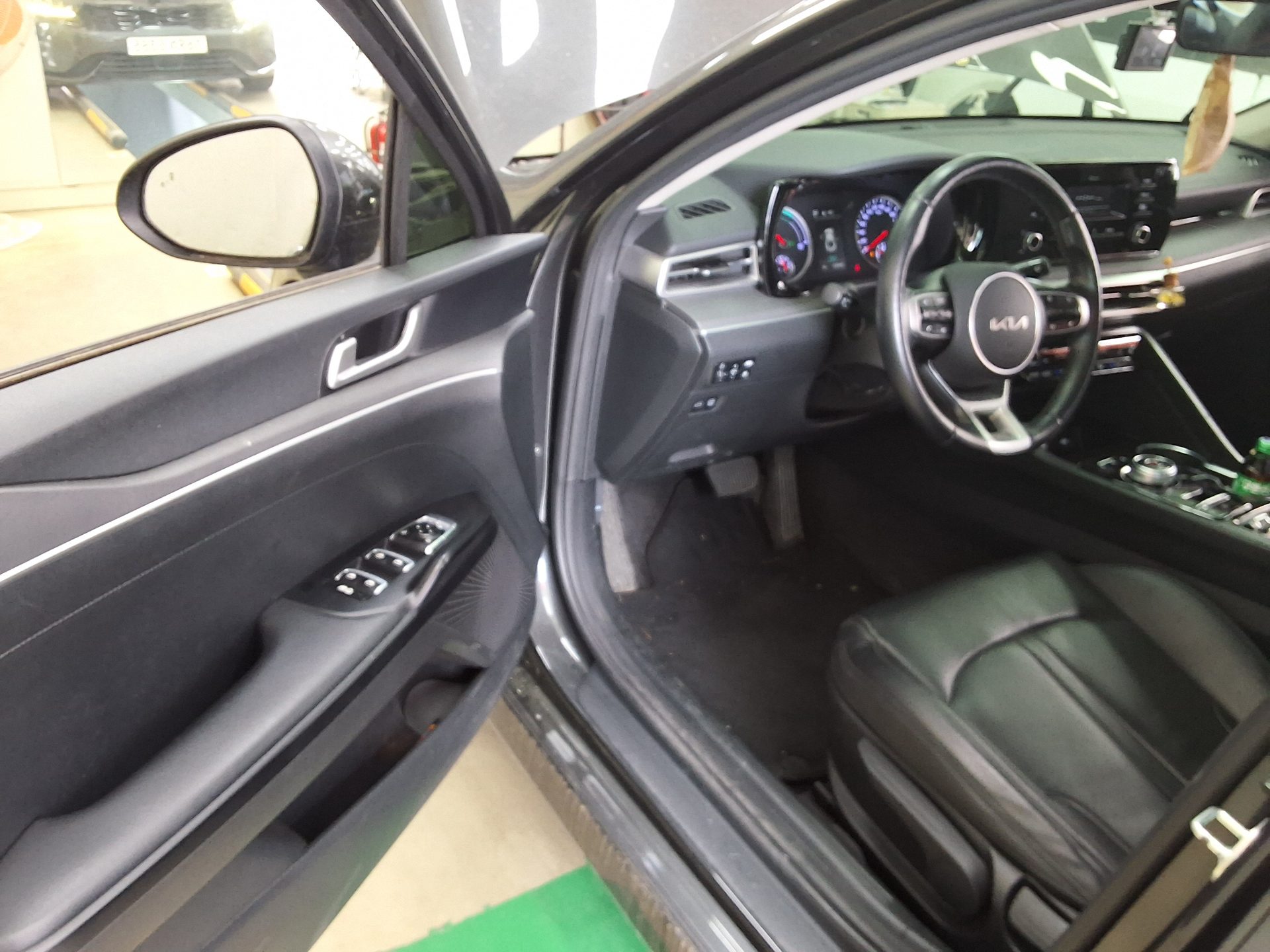 2022 - kia k5