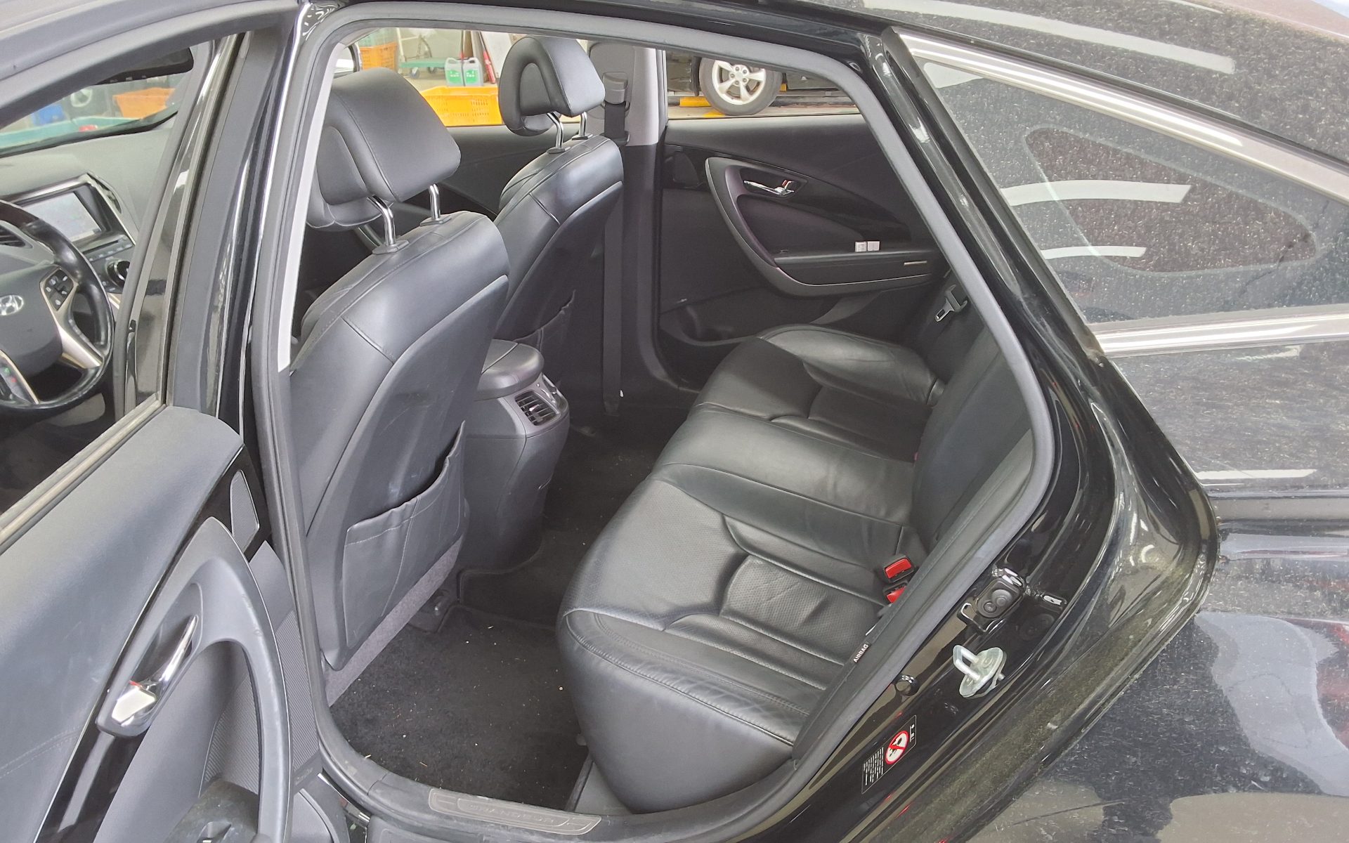 Hyundai Grandeur - 11