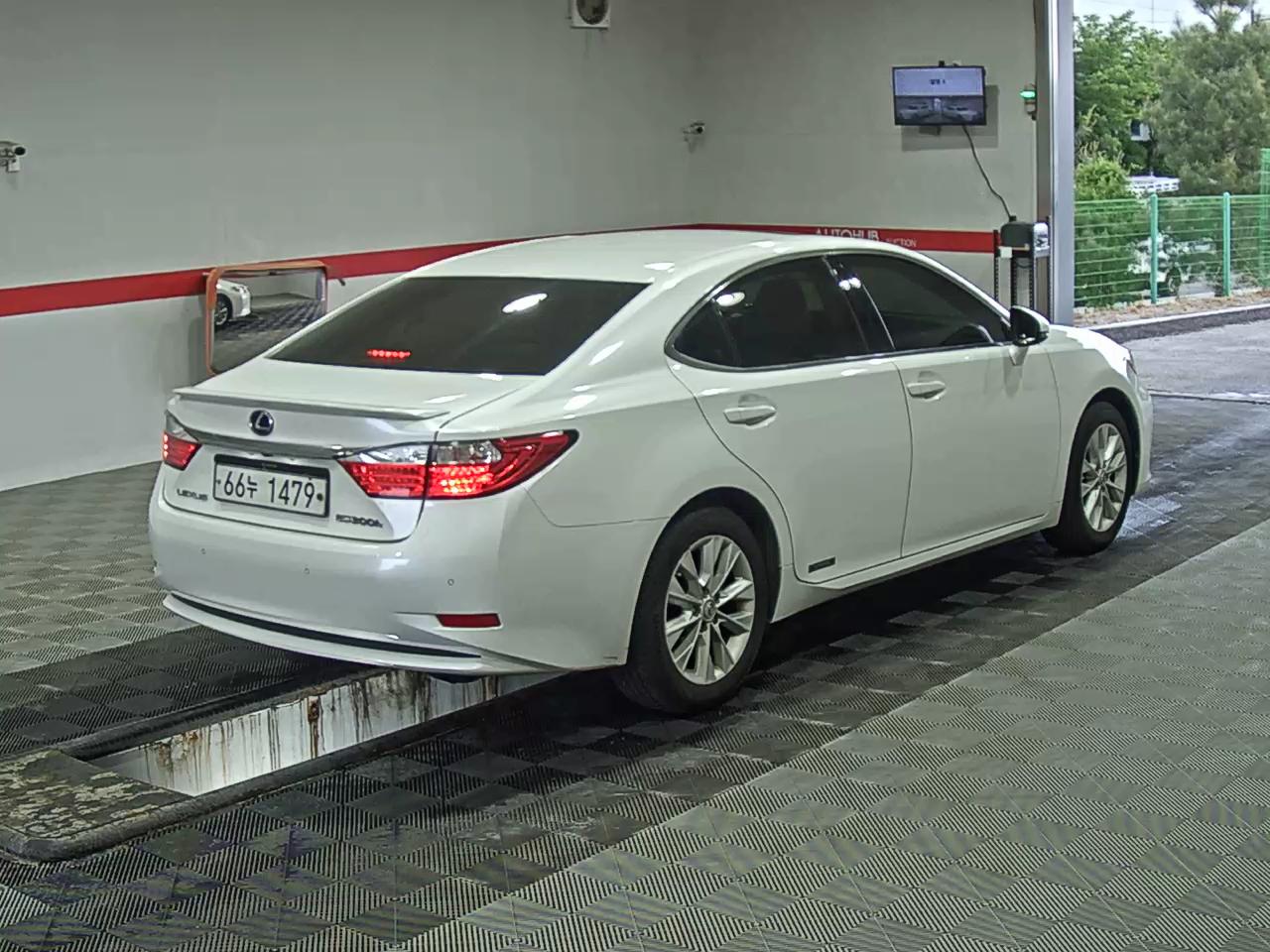 Lexus ES - 4