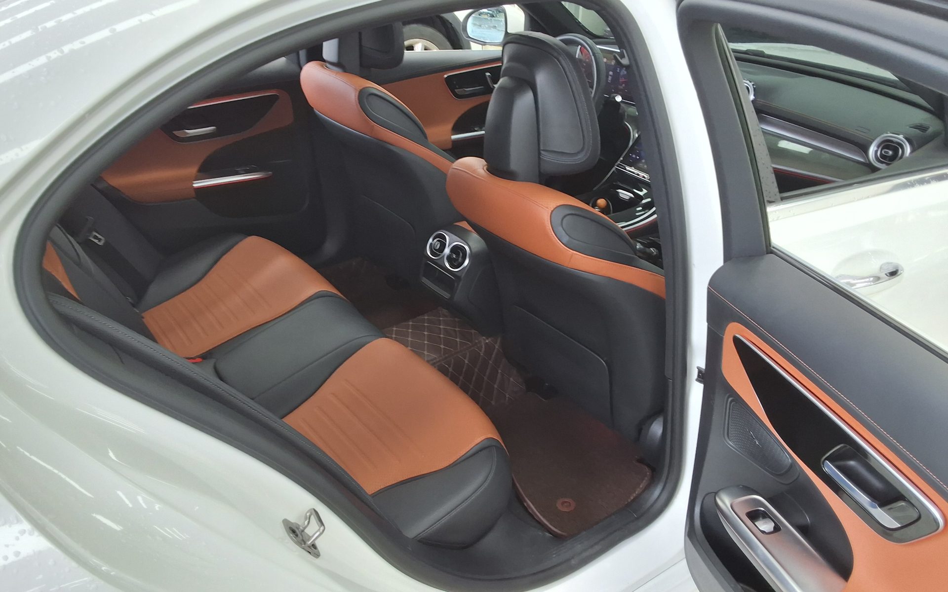 2025 - mercedes-benz c200