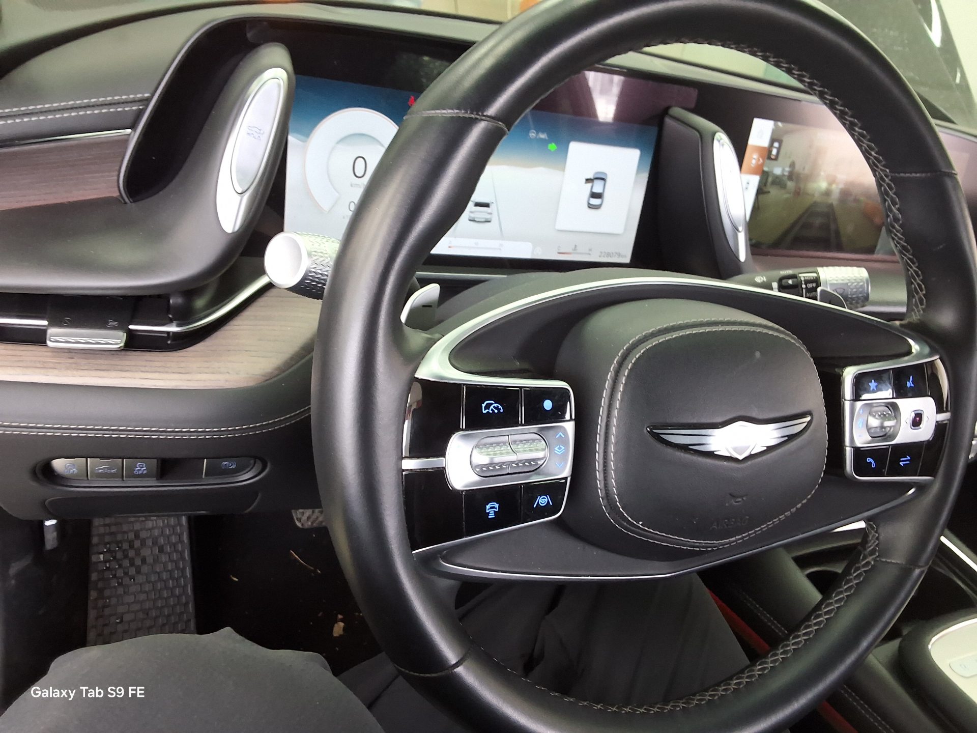 2023 - genesis g90