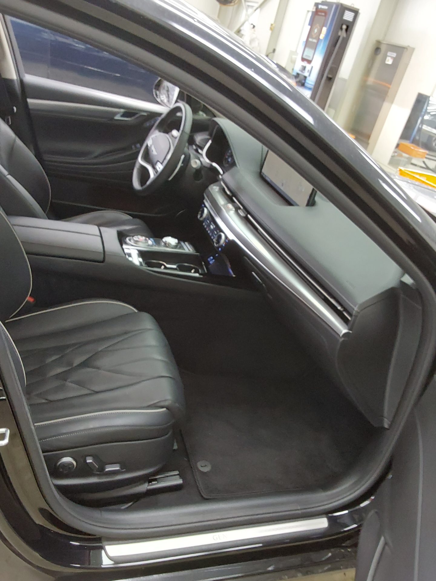 2023 - genesis g80