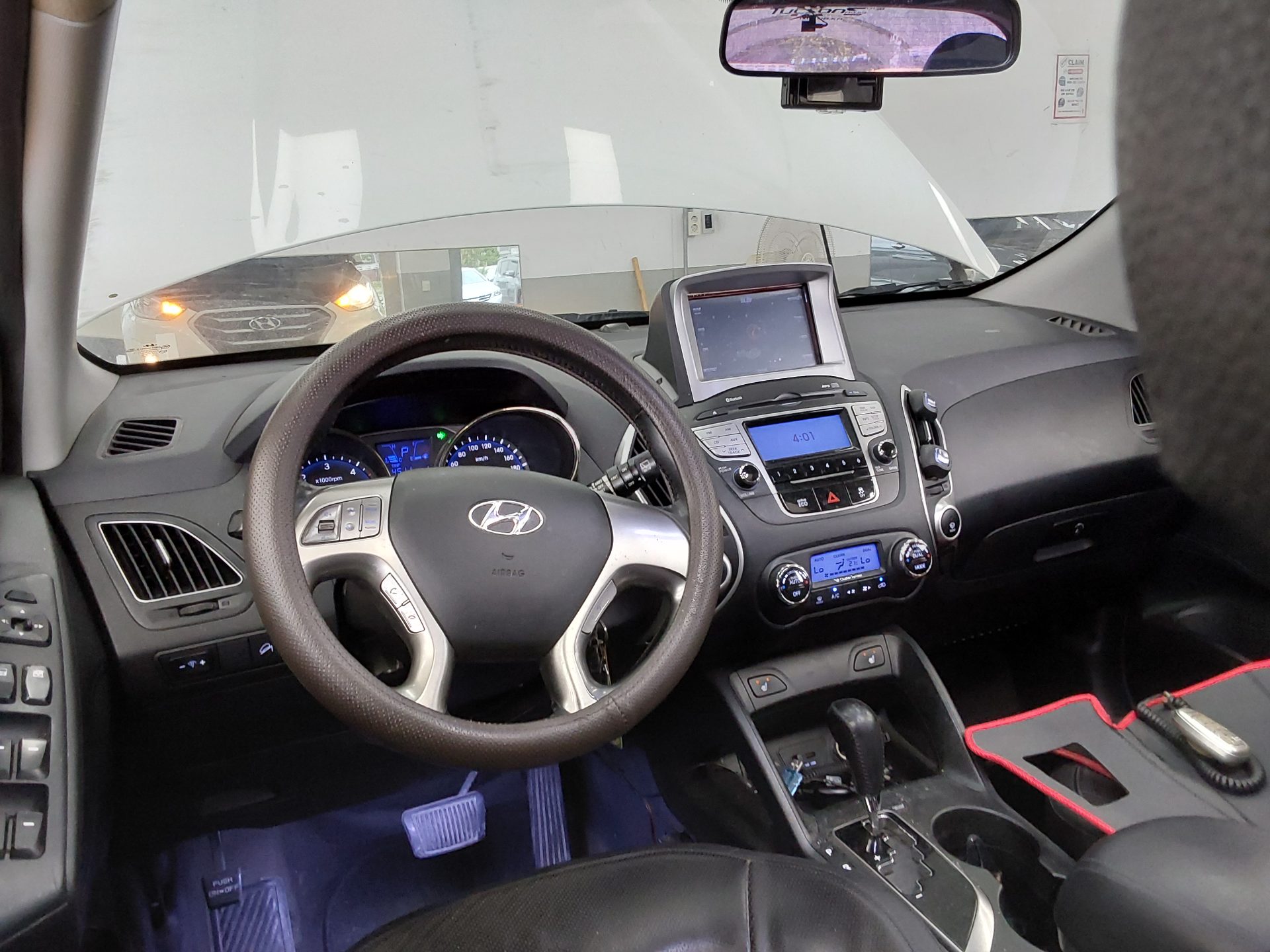 2011 - hyundai tucson