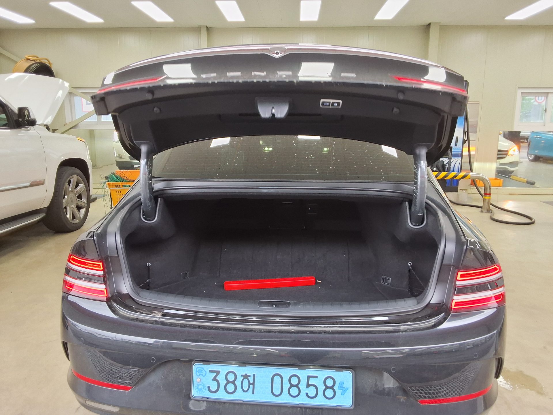 2023 - genesis eg80