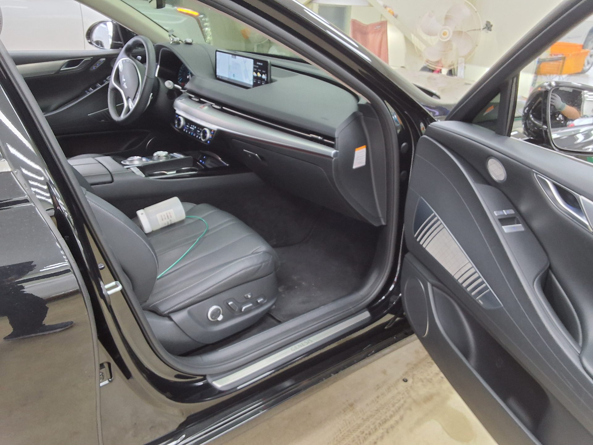 2023 - genesis eg80