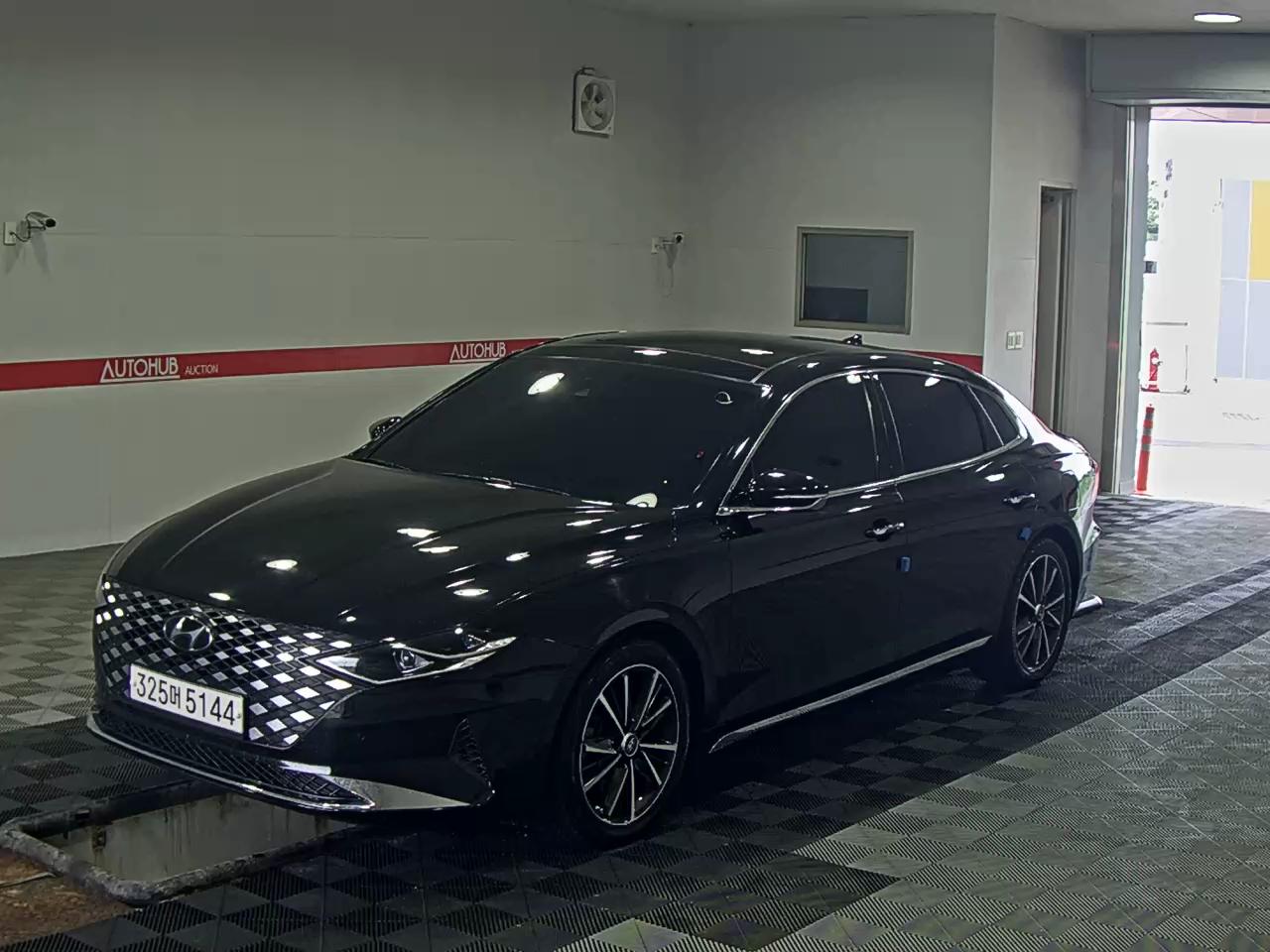 HYUNDAI GRANDEUR LPi RENTAL CAR