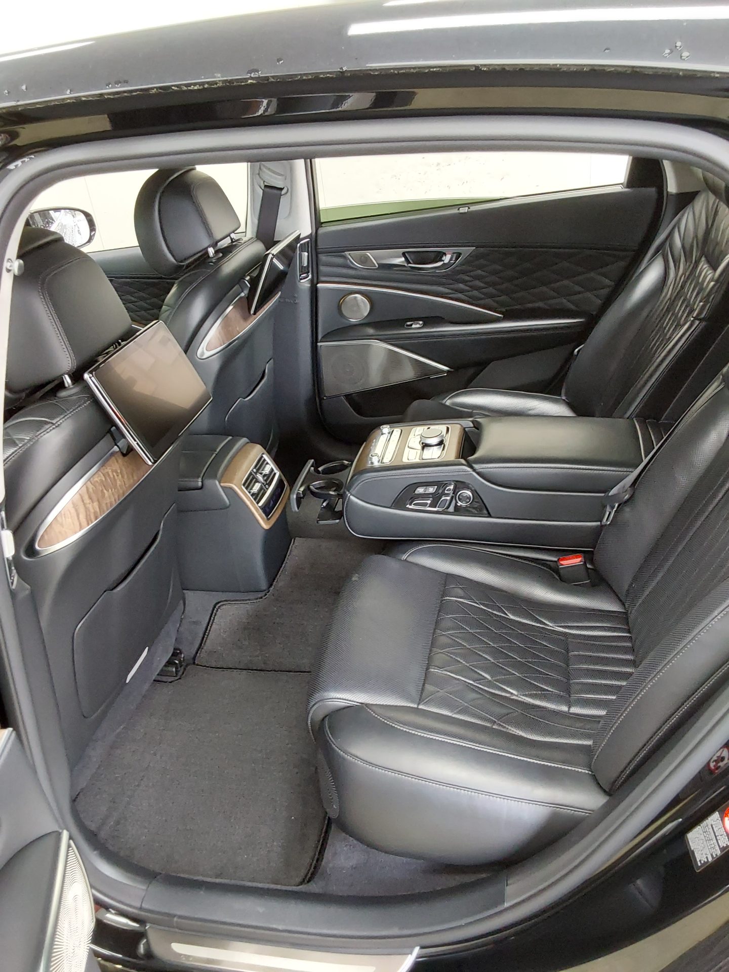 2023 - kia k9