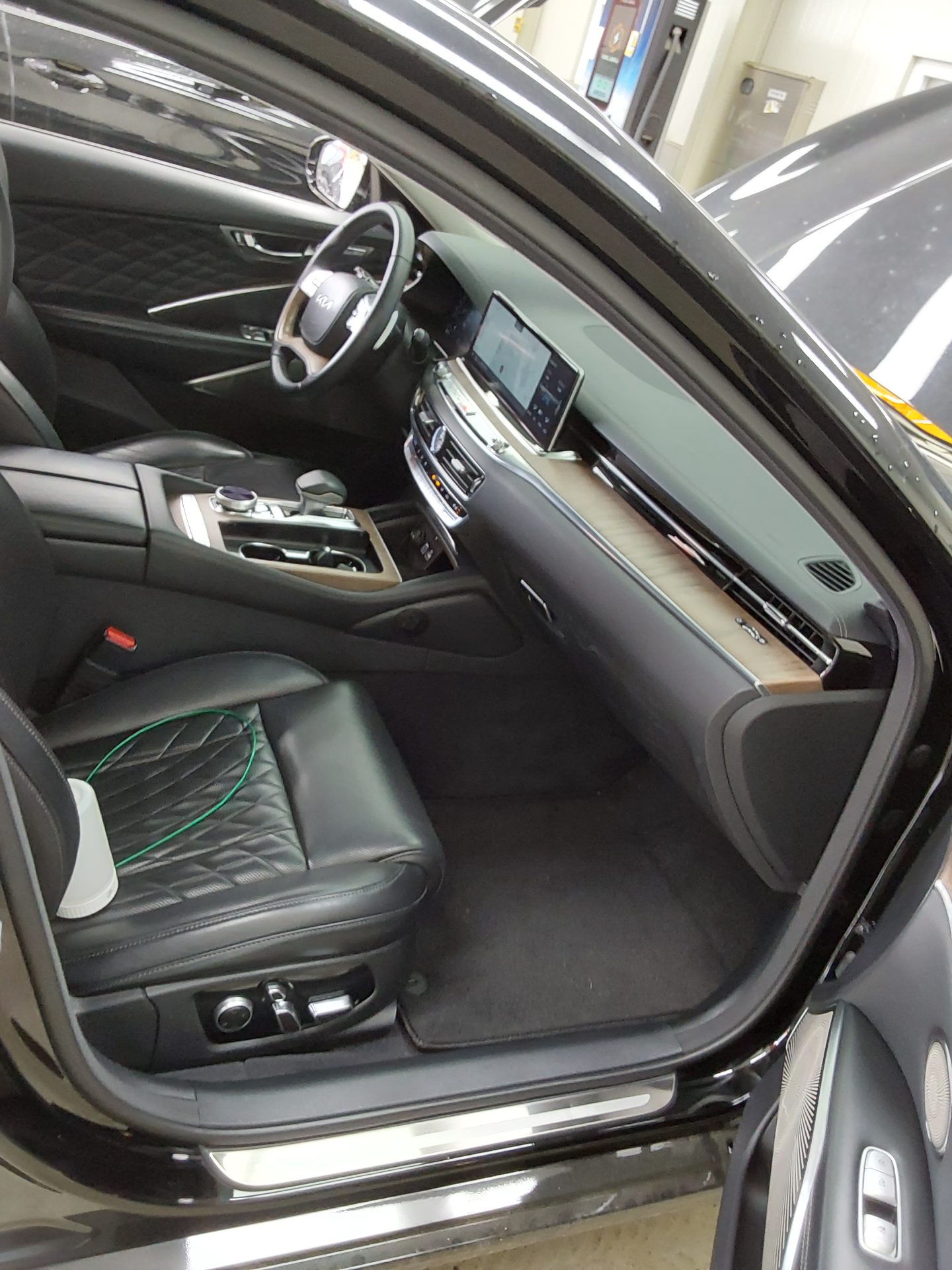 2023 - kia k9