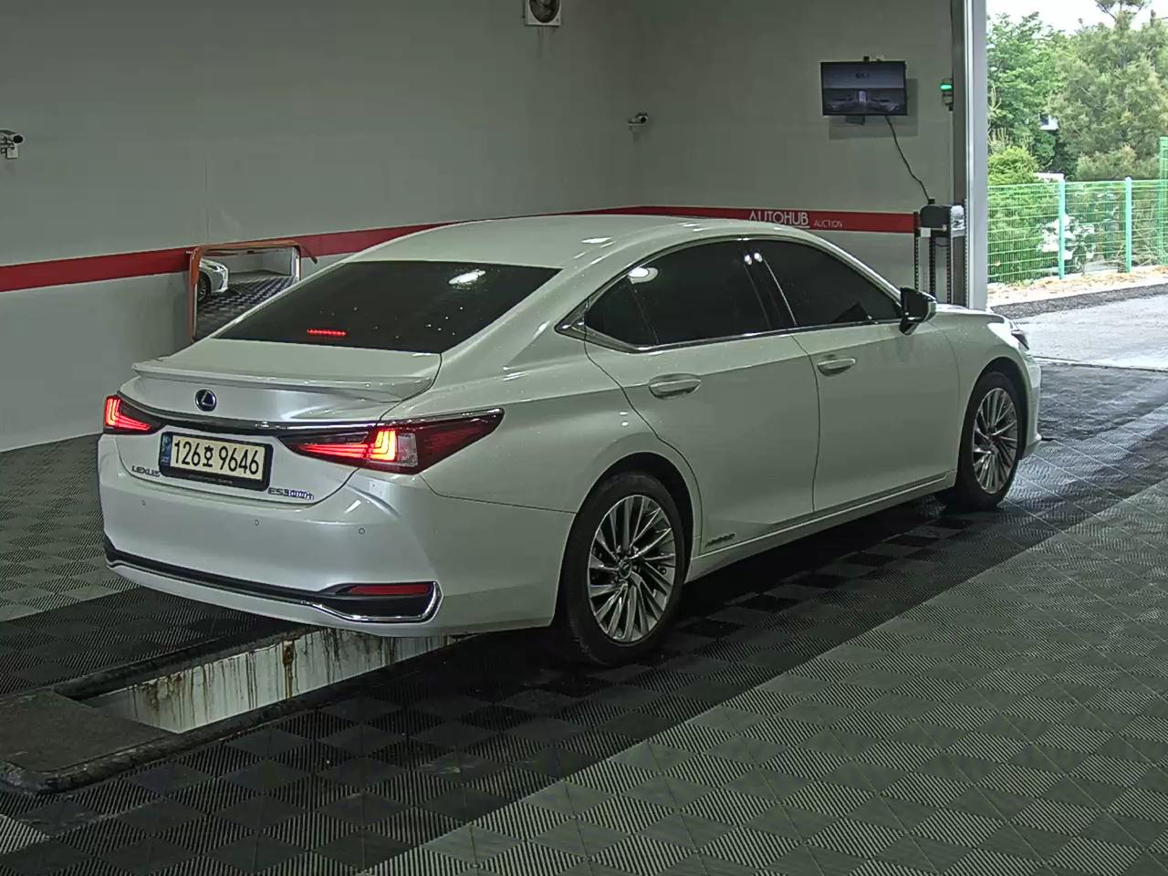 Lexus ES - 4