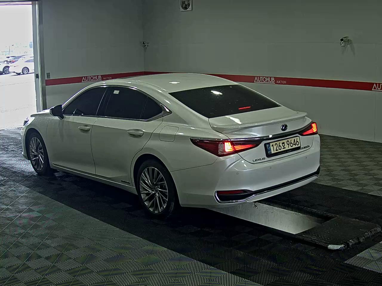 Lexus ES - 5