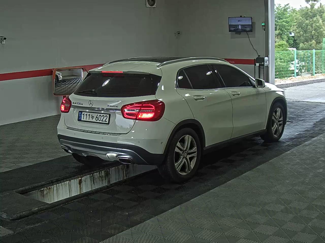 2016 - mercedes-benz 200