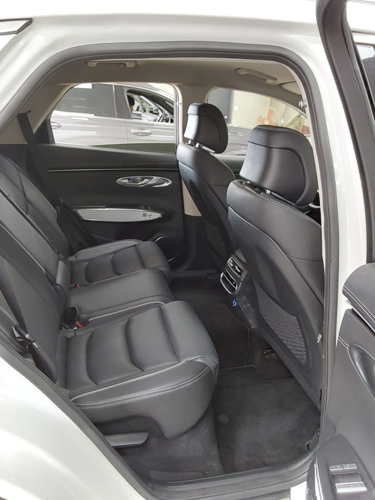 2023 - genesis gv70