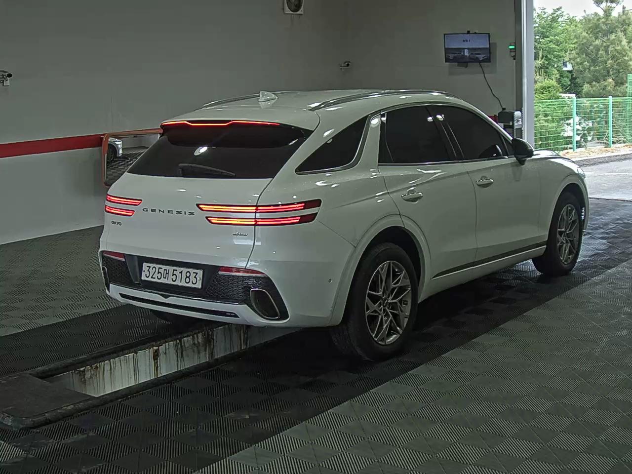 2023 - genesis gv70