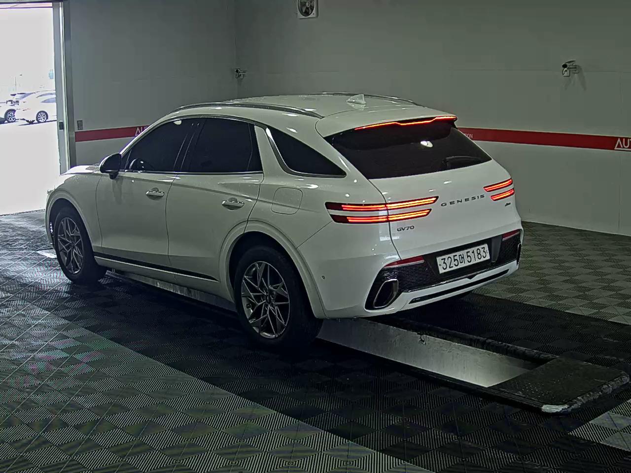 2023 - genesis gv70