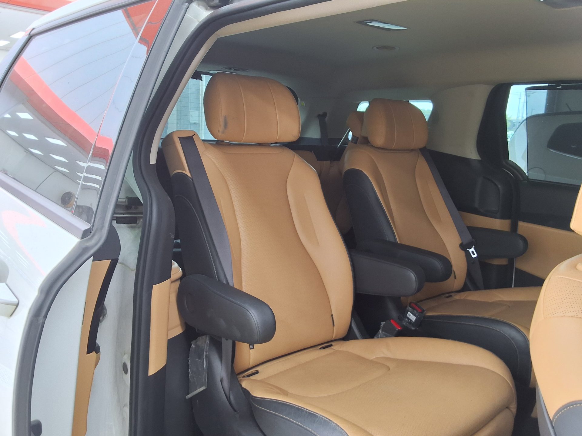 2021 - kia carnival