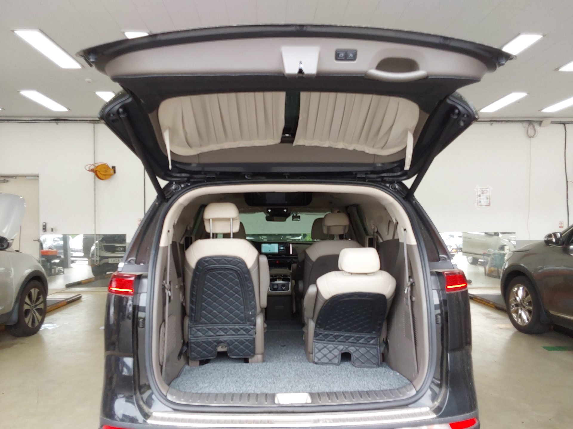 2023 - kia carnival