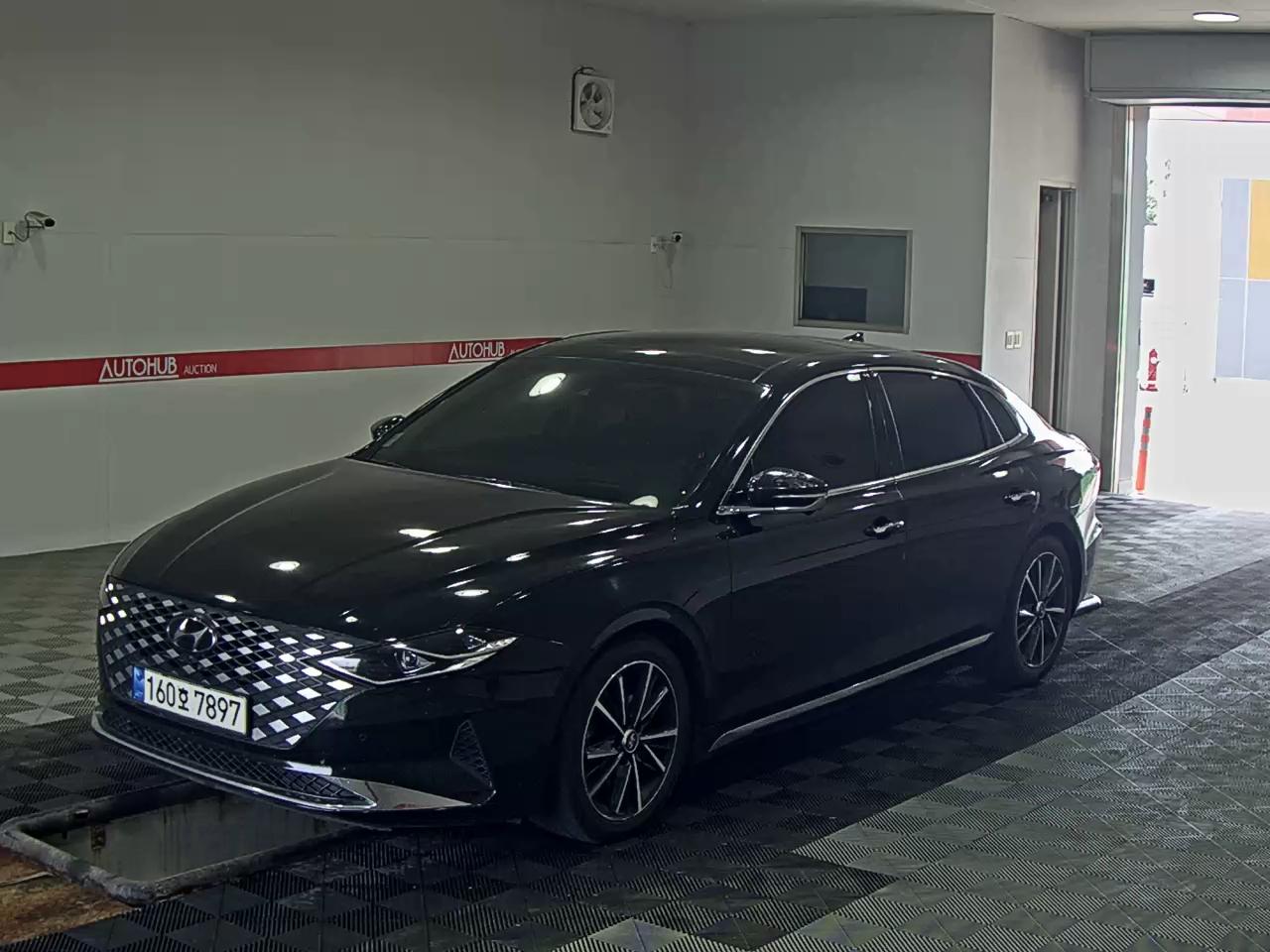 HYUNDAI GRANDEUR LPi RENTAL CAR
