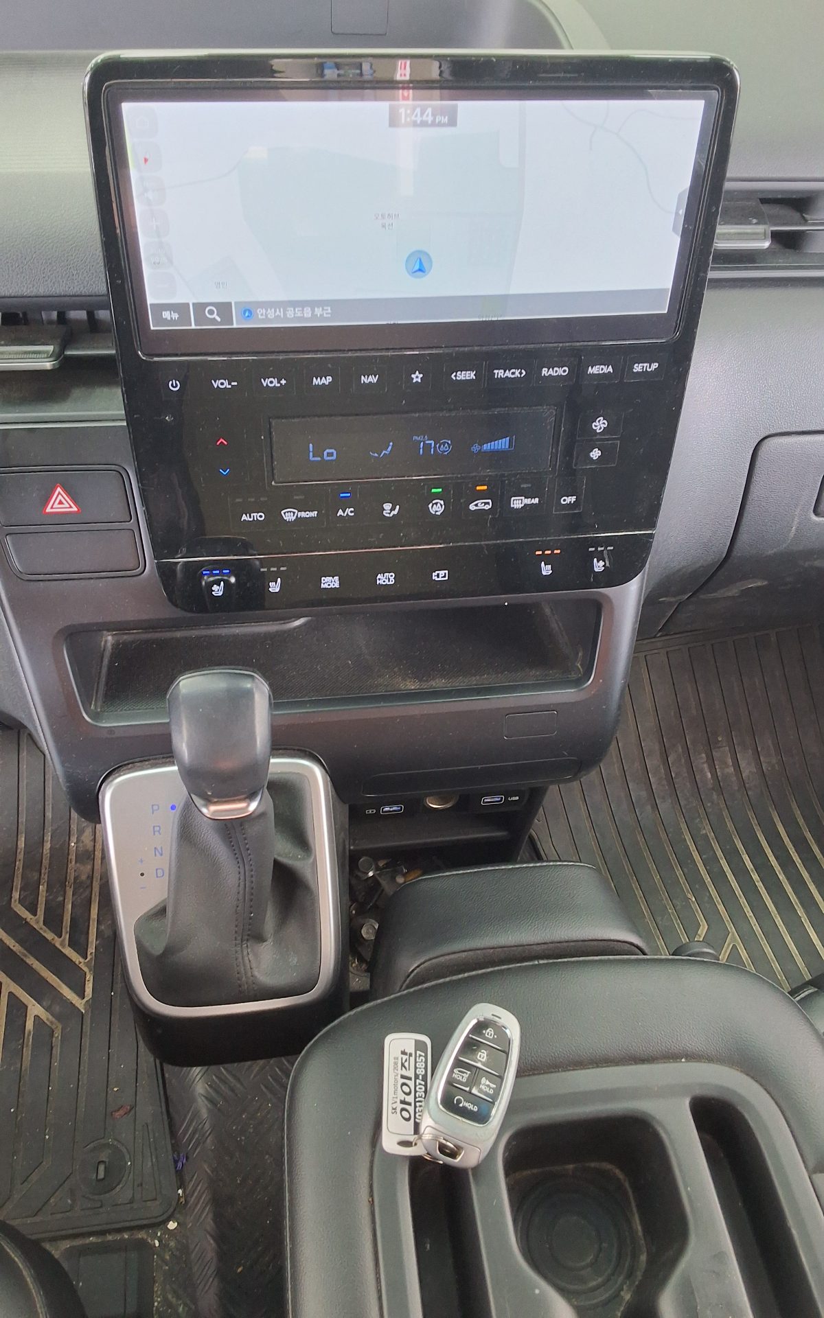 2023 - hyundai staria