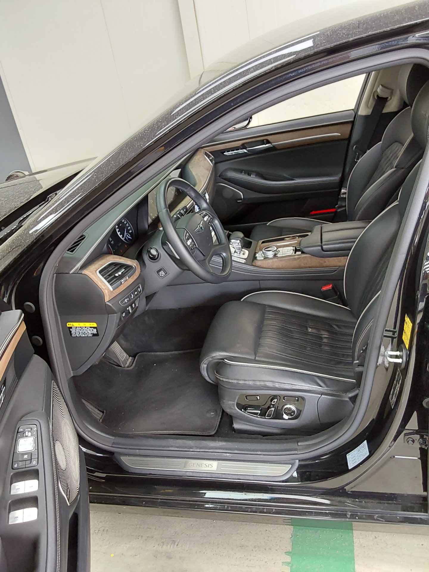 2021 - genesis g90
