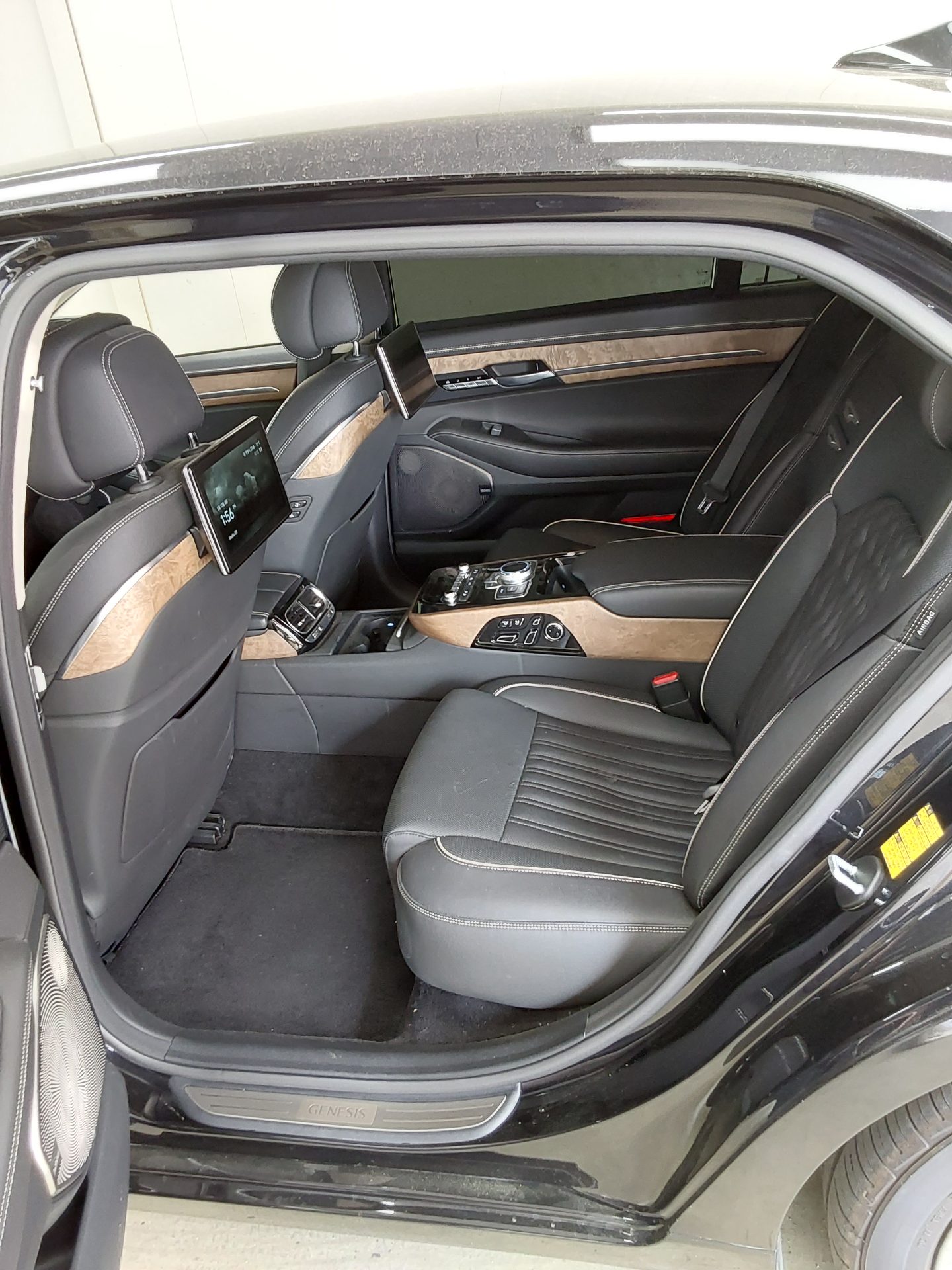 2021 - genesis g90