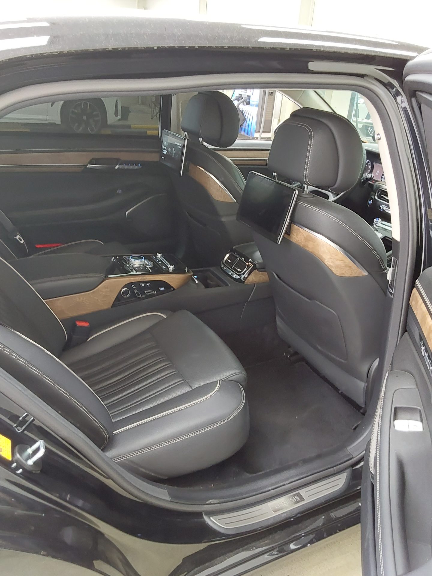 2021 - genesis g90