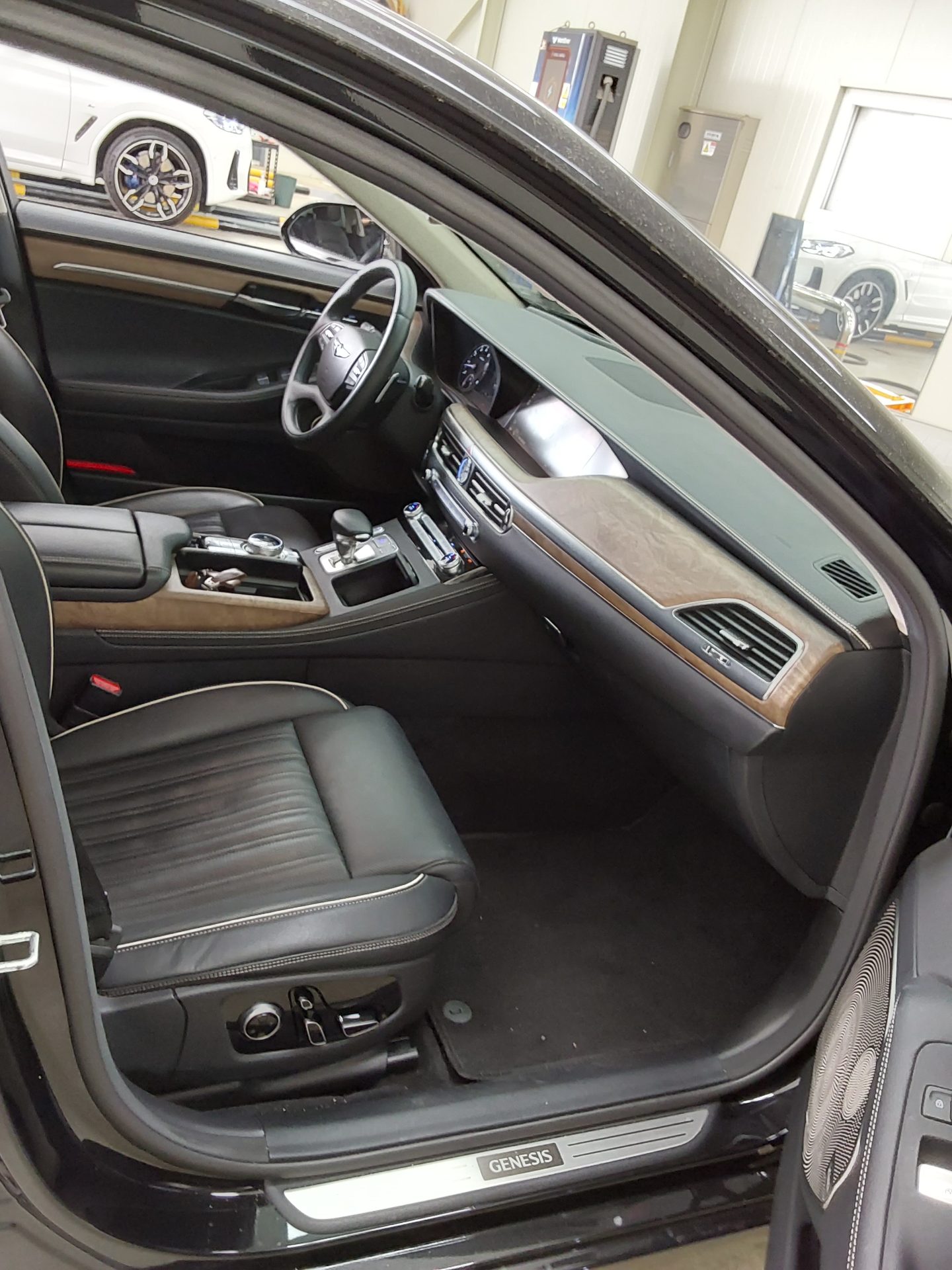 2021 - genesis g90