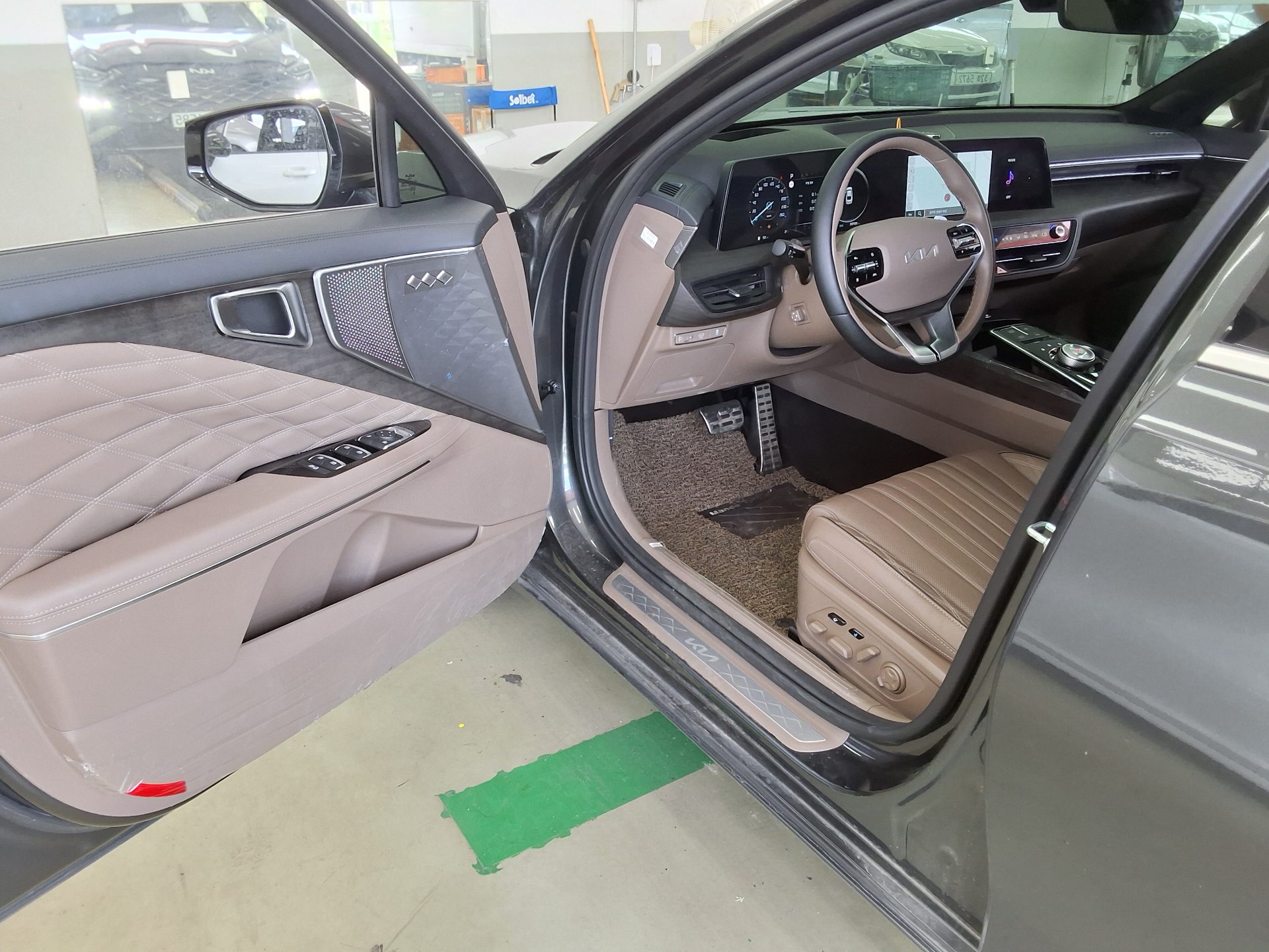 2024 - kia k8