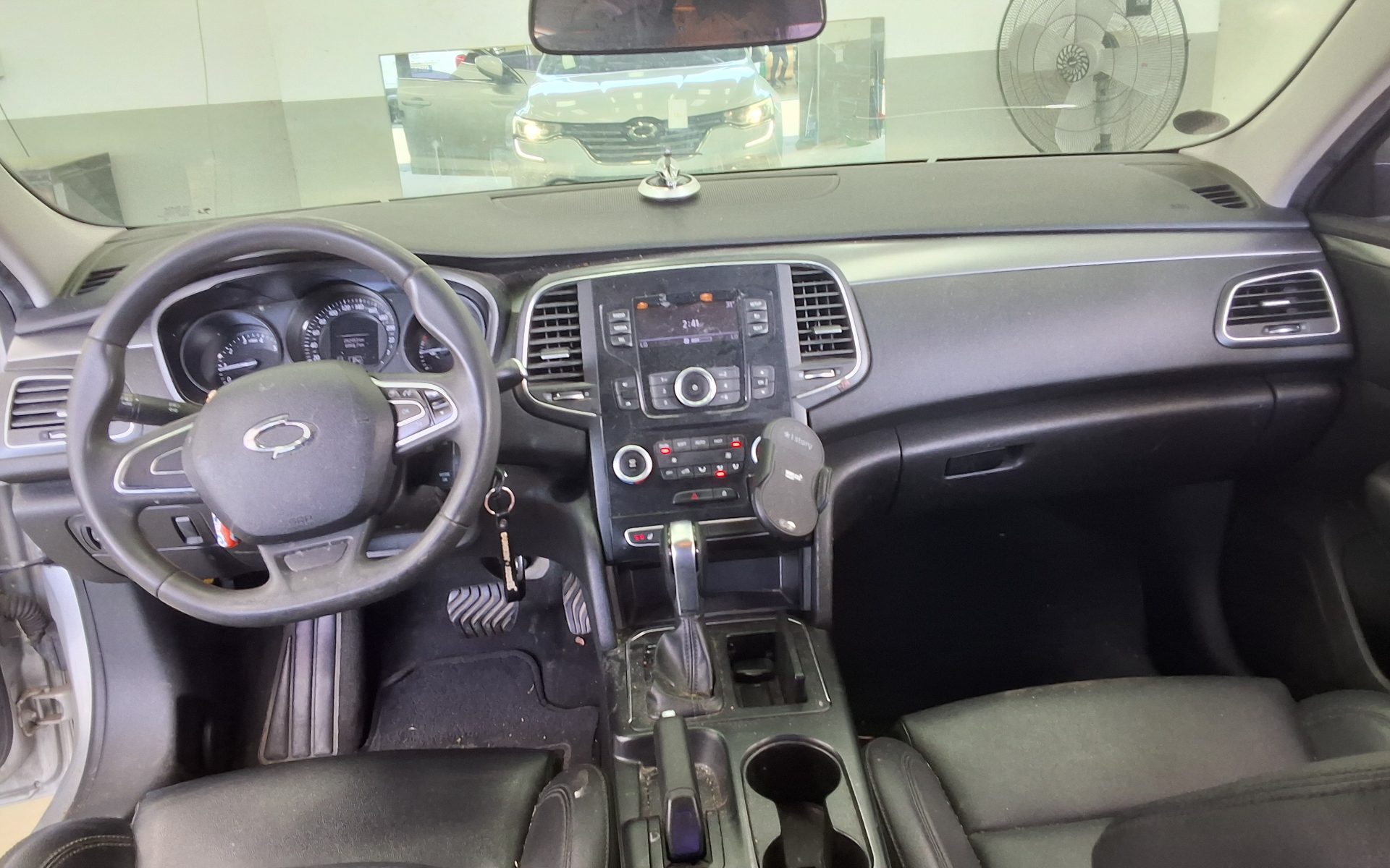 2019 - renault sm6