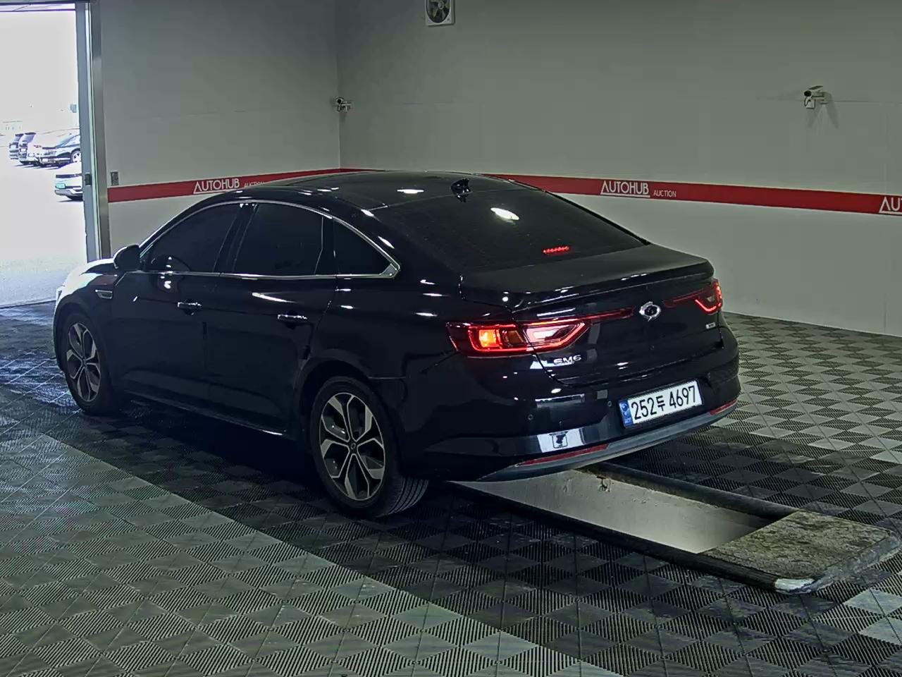 2019 - renault sm6