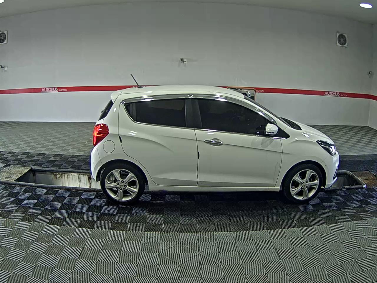 2016 - chevrolet spark