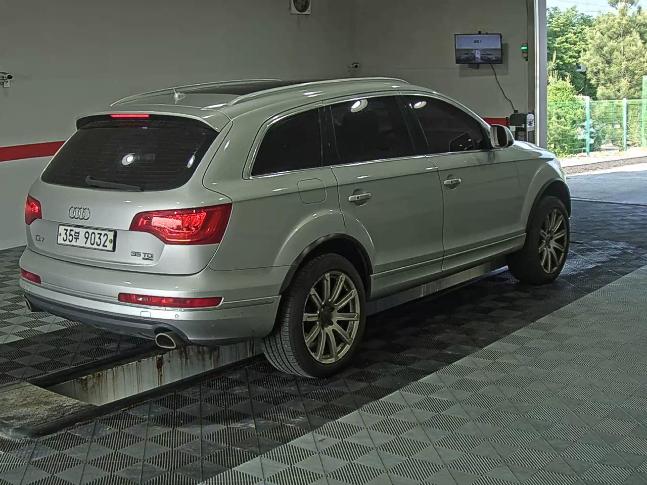 أودي Q7 - 4