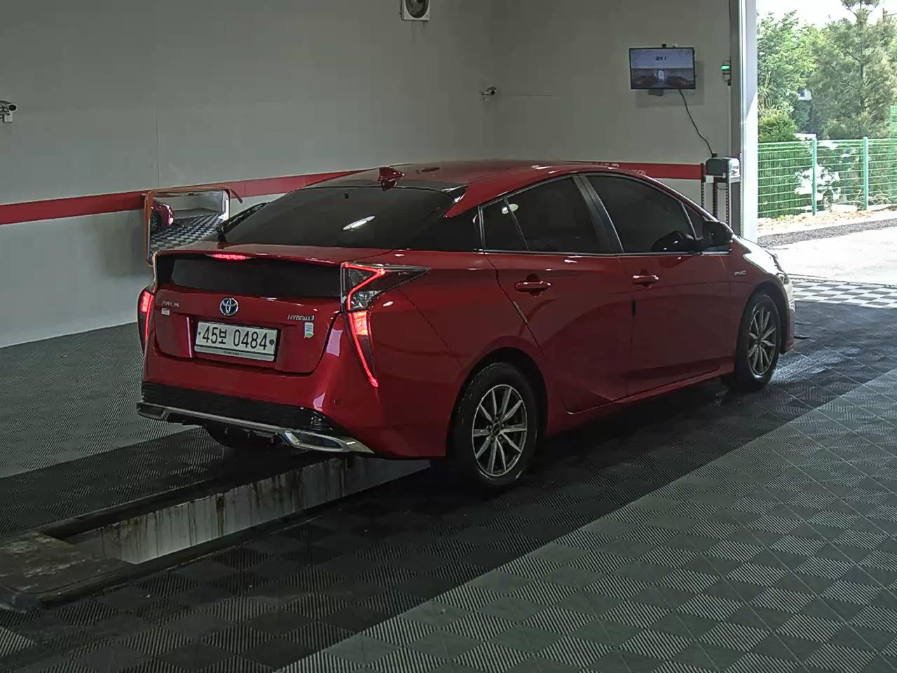2016 - toyota prius
