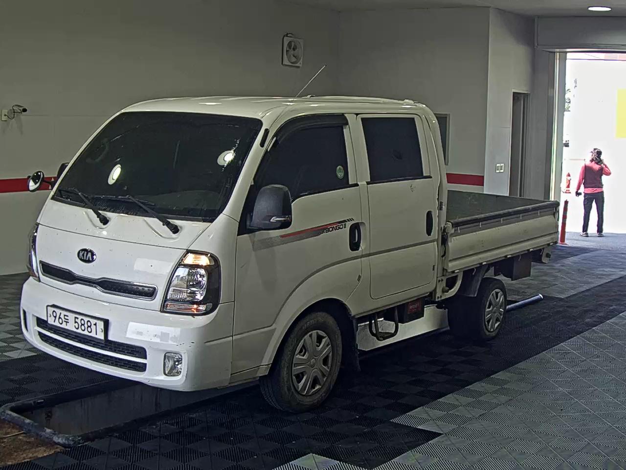 KIA BONGO III CARGO 1 TON DOUBLE CAB EXTRA WHEELBASE