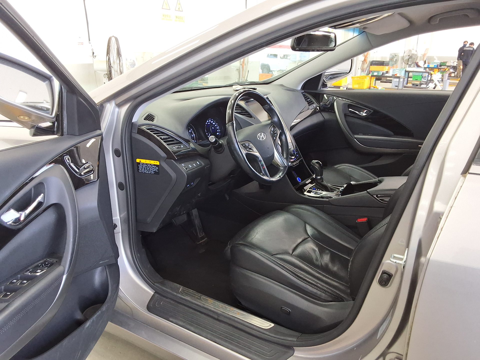 2011 - hyundai grandeur