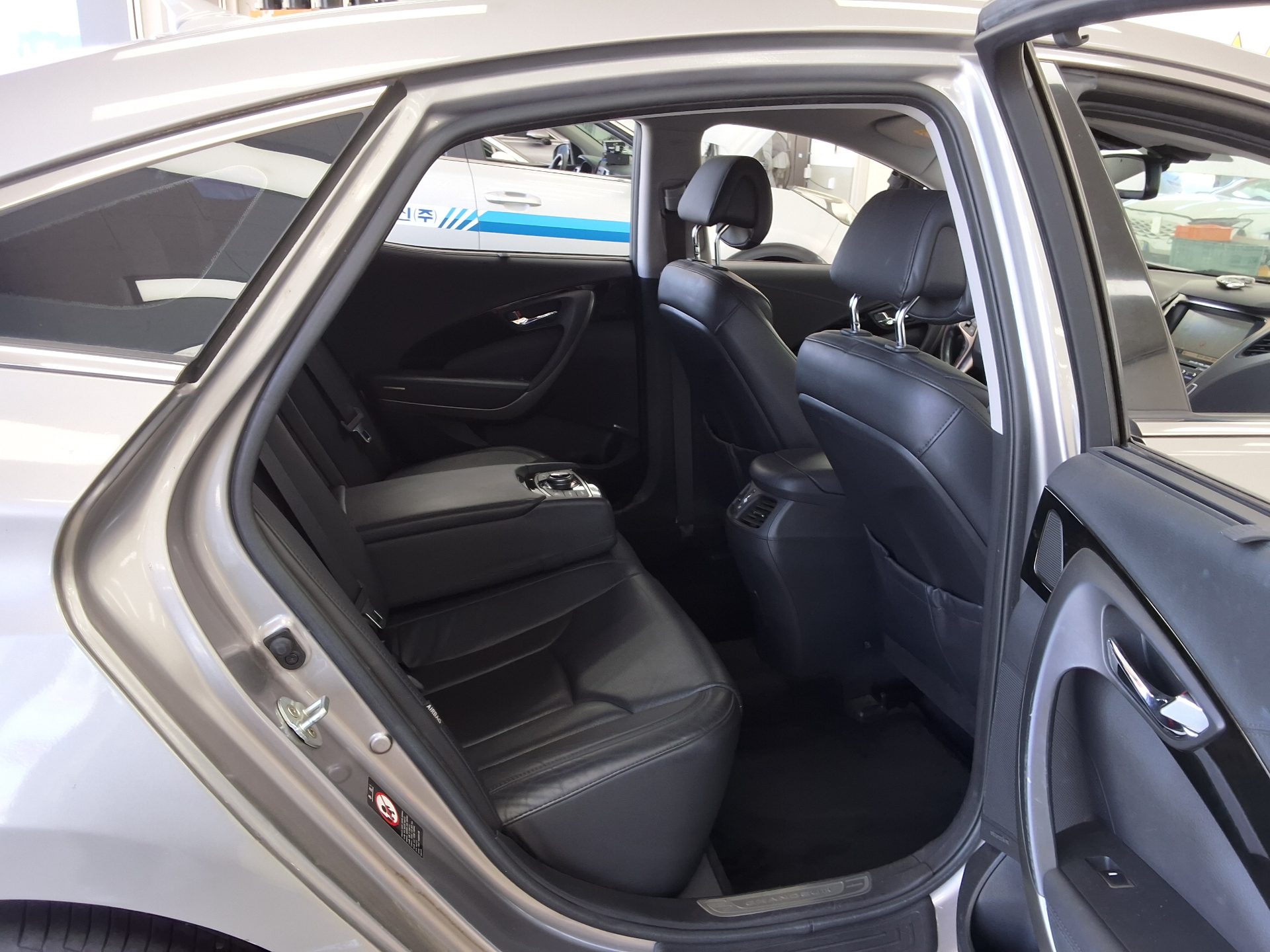2011 - hyundai grandeur