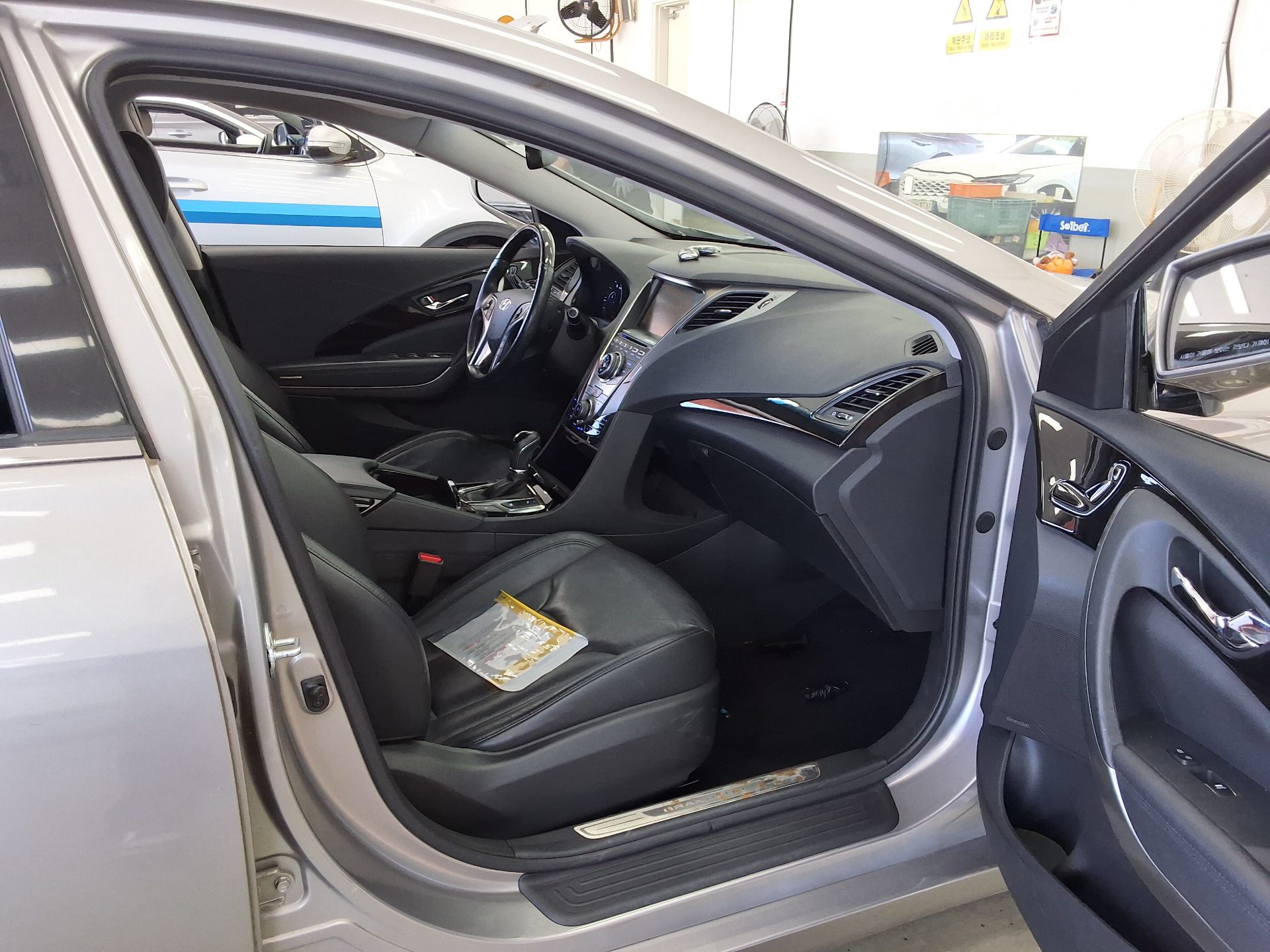 2011 - hyundai grandeur