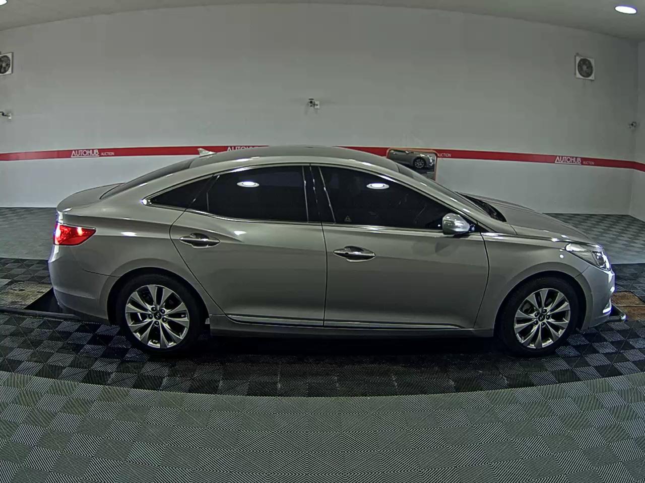 2011 - hyundai grandeur