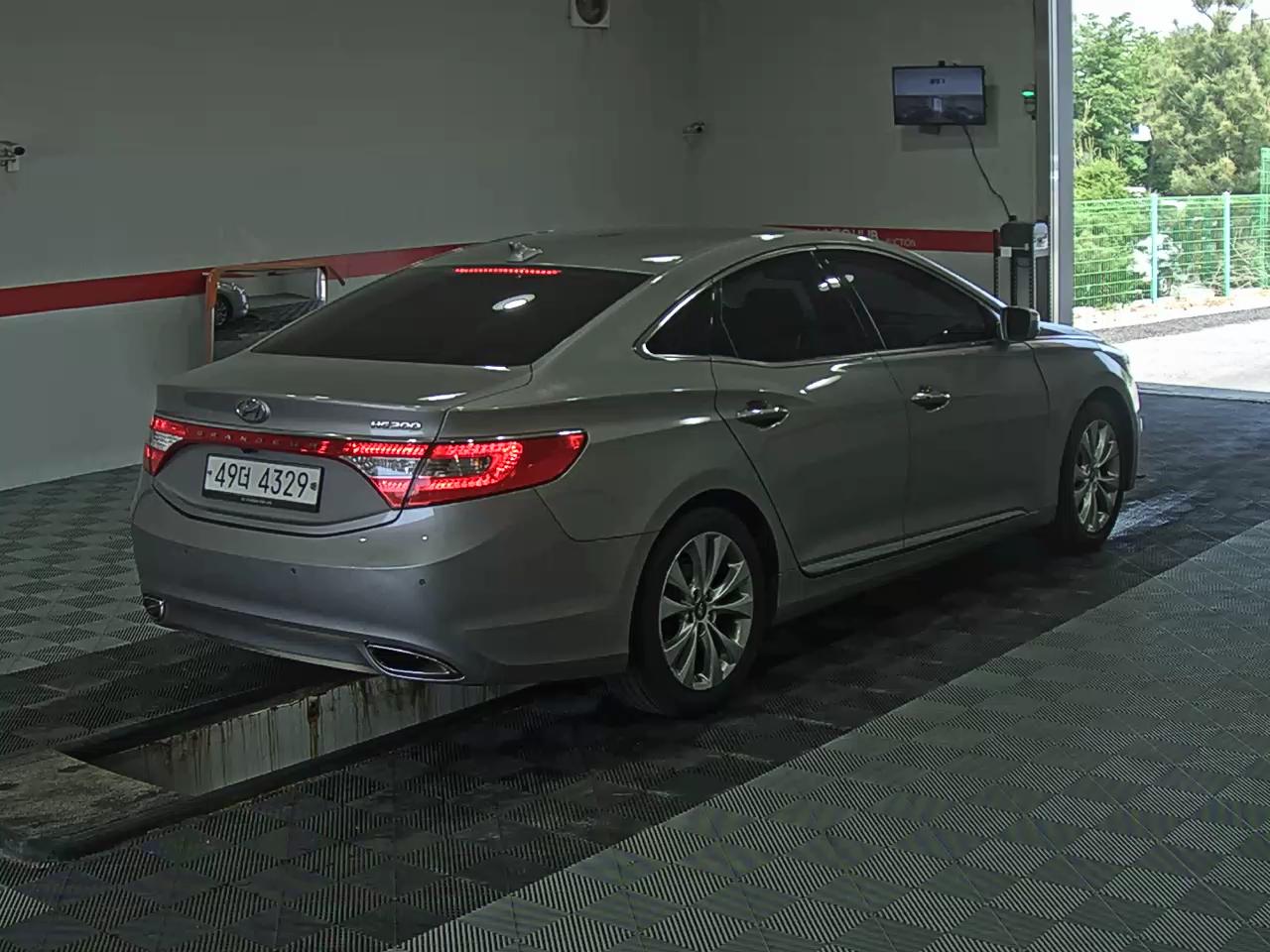 2011 - hyundai grandeur