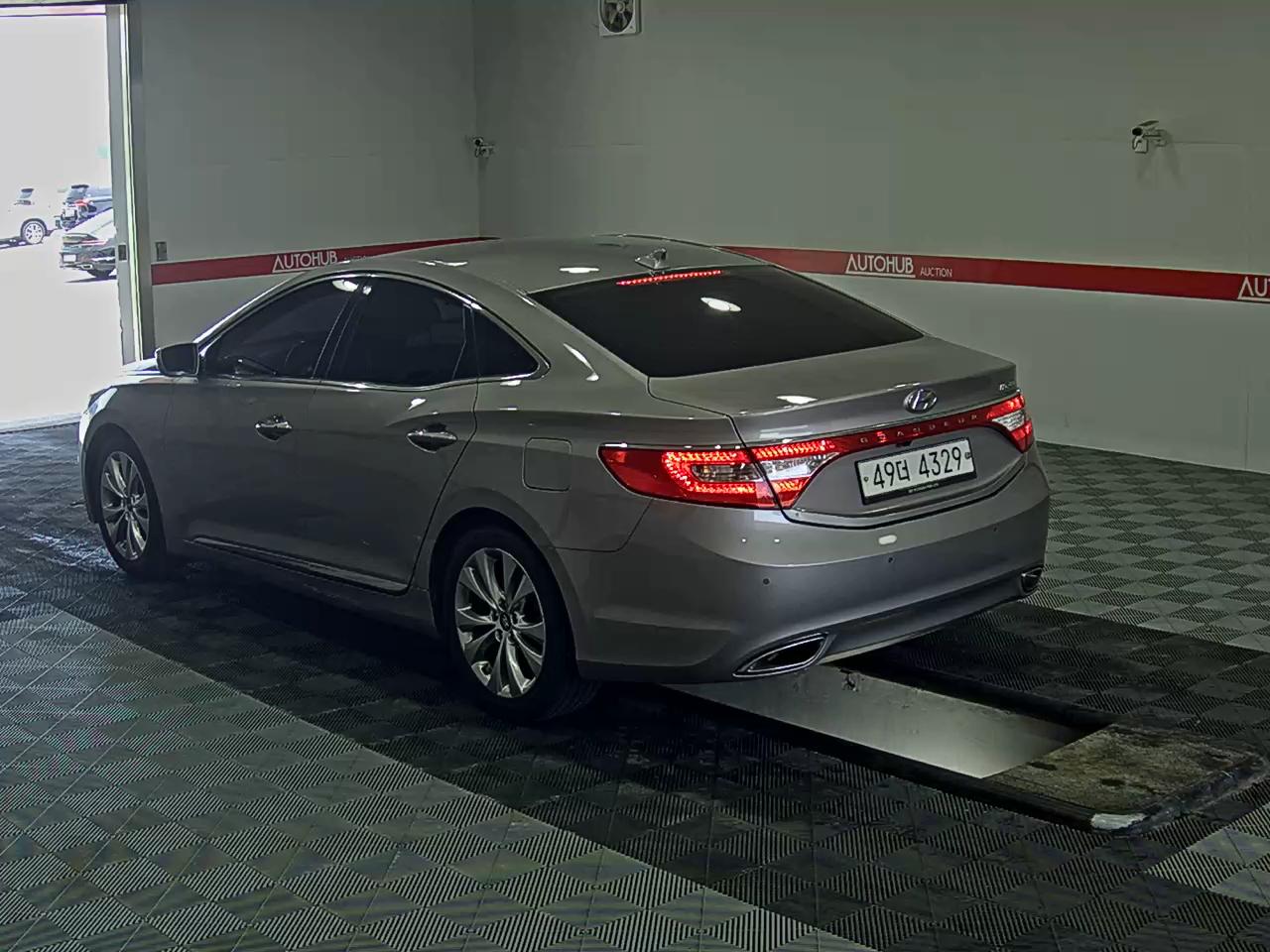 2011 - hyundai grandeur
