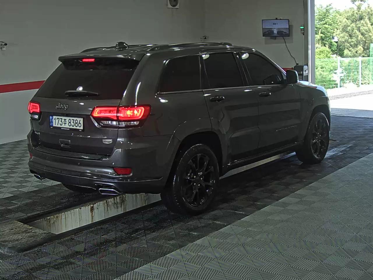 2021 - jeep grand cherokee