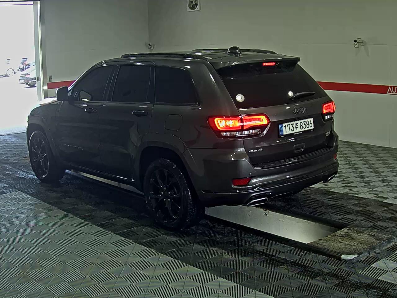 2021 - jeep grand cherokee